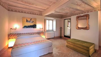 4 soveværelser, skrivebord, strygejern/strygebræt, gratis internetadgang