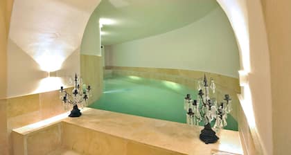 Palazzo Novara - Four Bedroom Castle, Sleeps 8