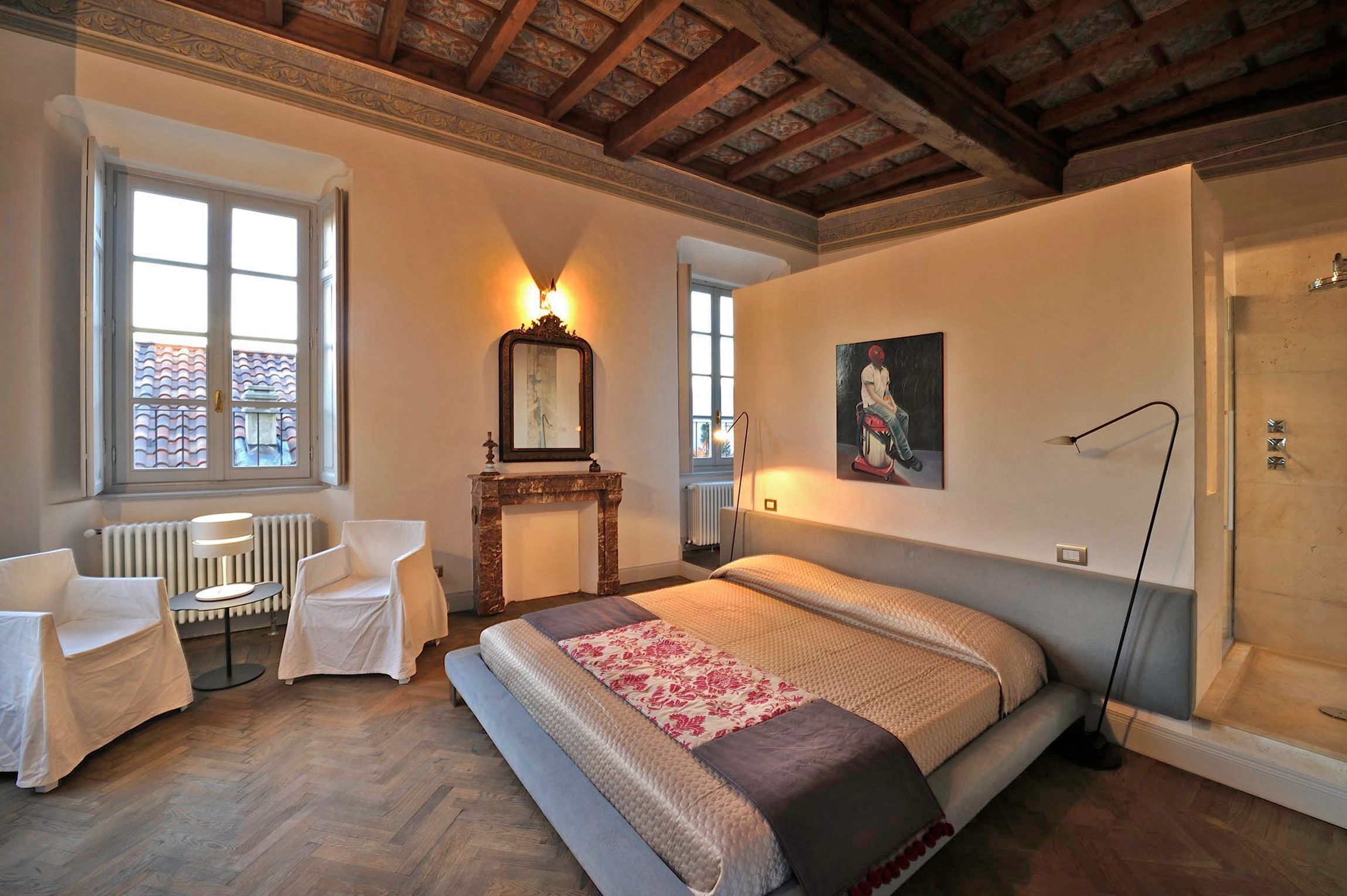 4 多间卧室、办公桌、熨斗/熨衣板、免费上网