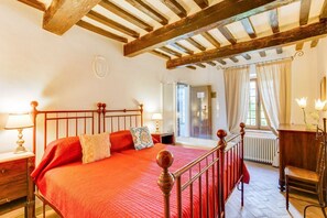 15 dormitorios, tabla de planchar con plancha, wifi y ropa de cama