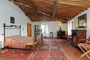 4 Schlafzimmer, Bügeleisen/Bügelbrett, kostenloses Internet, Bettwäsche