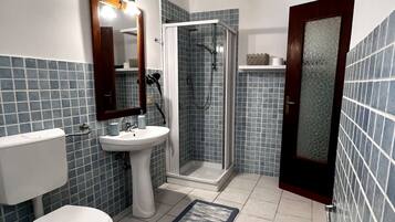 Badewanne, Bidet, HandtĂŒcher