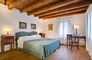 7 chambres, fer et planche à repasser, accès Internet, draps fournis
