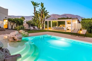 Pool - Gia Costa - Eight Bedroom Villa, Sleeps 16 (Buseto Palizzolo)