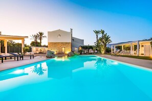 Pool - Gia Costa - Eight Bedroom Villa, Sleeps 16 (Buseto Palizzolo)
