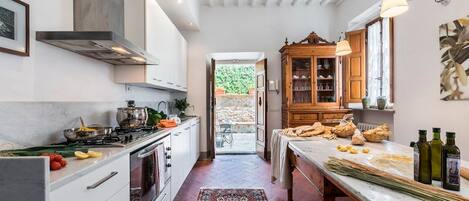 Køleskab, mikrobølgeovn, ovn, opvaskemaskine