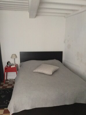 2 chambres, fer et planche à repasser, Wi-Fi gratuit, draps fournis