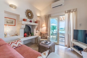 Fireplace, DVD player - Trulli La Pietrina & Annexe (Ostuni)