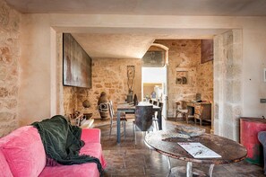 Kamin, DVD-Player, Stereoanlage