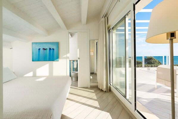 5 bedrooms, iron/ironing board, internet, bed sheets