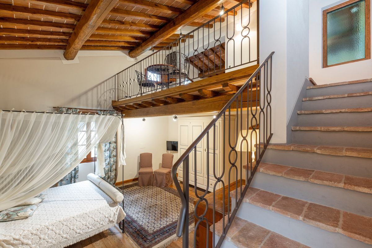 7 bedrooms, desk, iron/ironing board, WiFi