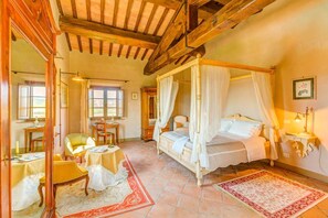 6 bedrooms, iron/ironing board, Internet, bed sheets - Villa Dei Cedri - Six Bedroom Villa, Sleeps 12 (Montaione)