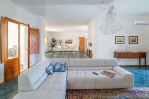 TV, fireplace, stereo - Villa Marettimo - Seven Bedroom Villa, Sleeps 14 (Culcasi)
