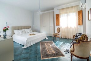 7 chambres, fer et planche à repasser, accès à Internet (gratuit)