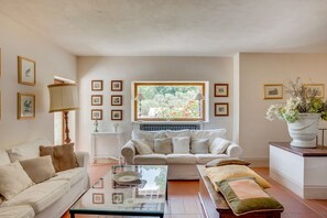 Fireplace, DVD player