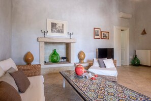 Kamin, Tischtennisplatte