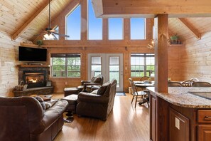 Smart TV, fireplace - Monteagle Cabin, Views! Hot Tub! (Monteagle)