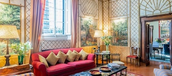 La Poetessa - Five Bedroom Castle, Sleeps 10