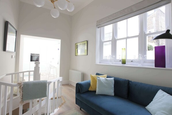 Living area - Stylish 1BDR Retreat Steps from Portobello Road (London)