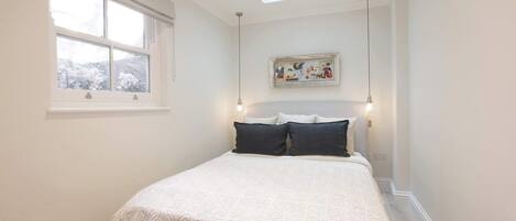 1 chambre, fer et planche à repasser, accès à Internet, literie fournie