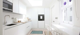 Stylish 1BDR Retreat Steps from Portobello Road