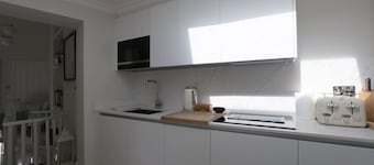 Stylish 1BDR Retreat Steps from Portobello Road