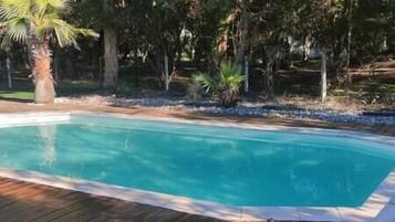 Een verwarmd zwembad