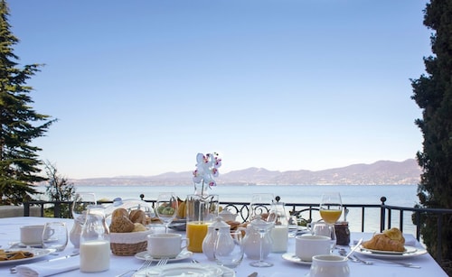 Palazzo San Daniele - Eight Bedroom Villa, Sleeps 16