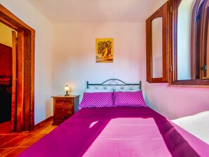 Room - Torre del Drago - Three Bedroom Villa, Sleeps 6 (Marina di Felloniche)