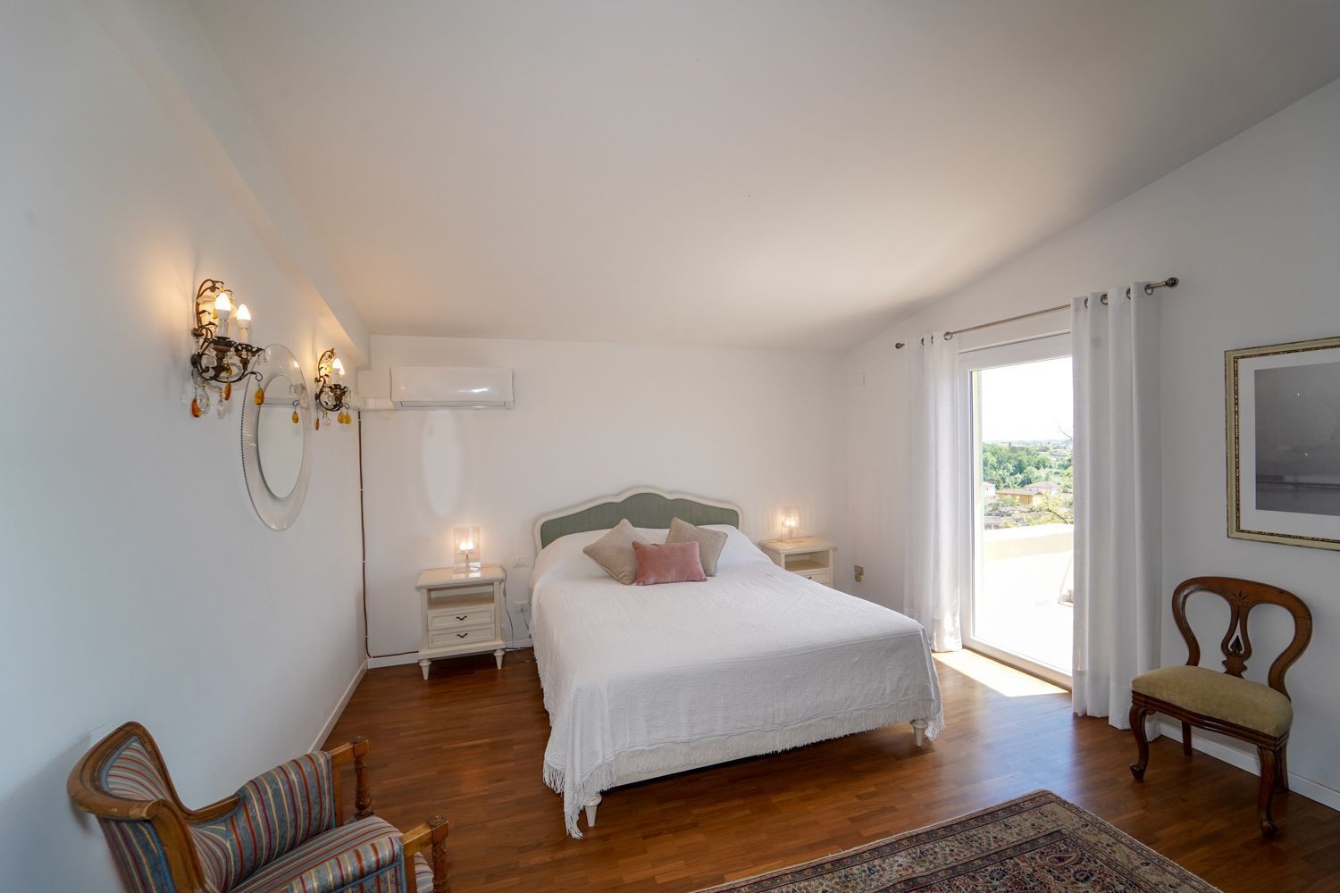 5 chambres, fer et planche à repasser, accès Internet, draps fournis