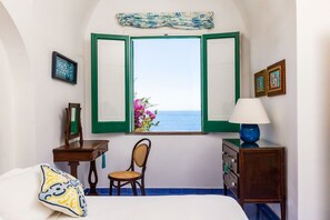 3 bedrooms, iron/ironing board, internet, bed sheets