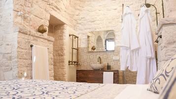 1 bedroom, iron/ironing board, internet, bed sheets