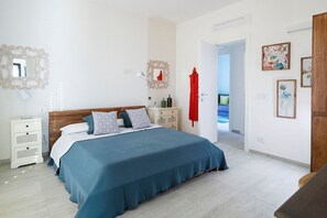 2 bedrooms, iron/ironing board, Internet, bed sheets
