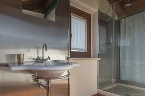 Hårtørrer, håndklæder