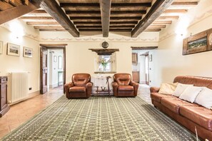 Lareira, mesa de pingue-pongue