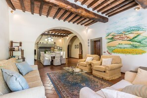 Kamin, DVD-Player, Tischtennisplatte, Stereoanlage