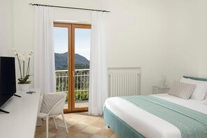 8 chambres, fer et planche à repasser, Wi-Fi, draps fournis