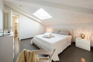 5 habitaciones, tabla de planchar con plancha, internet y ropa de cama