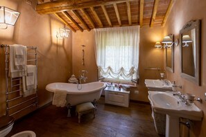 Hair dryer, towels - I Concari - Four Bedroom Villa, Sleeps 8 (Lucca)