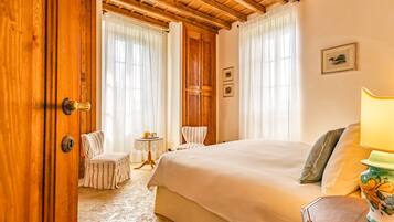 7 chambres, fer et planche à repasser, Wi-Fi, draps fournis