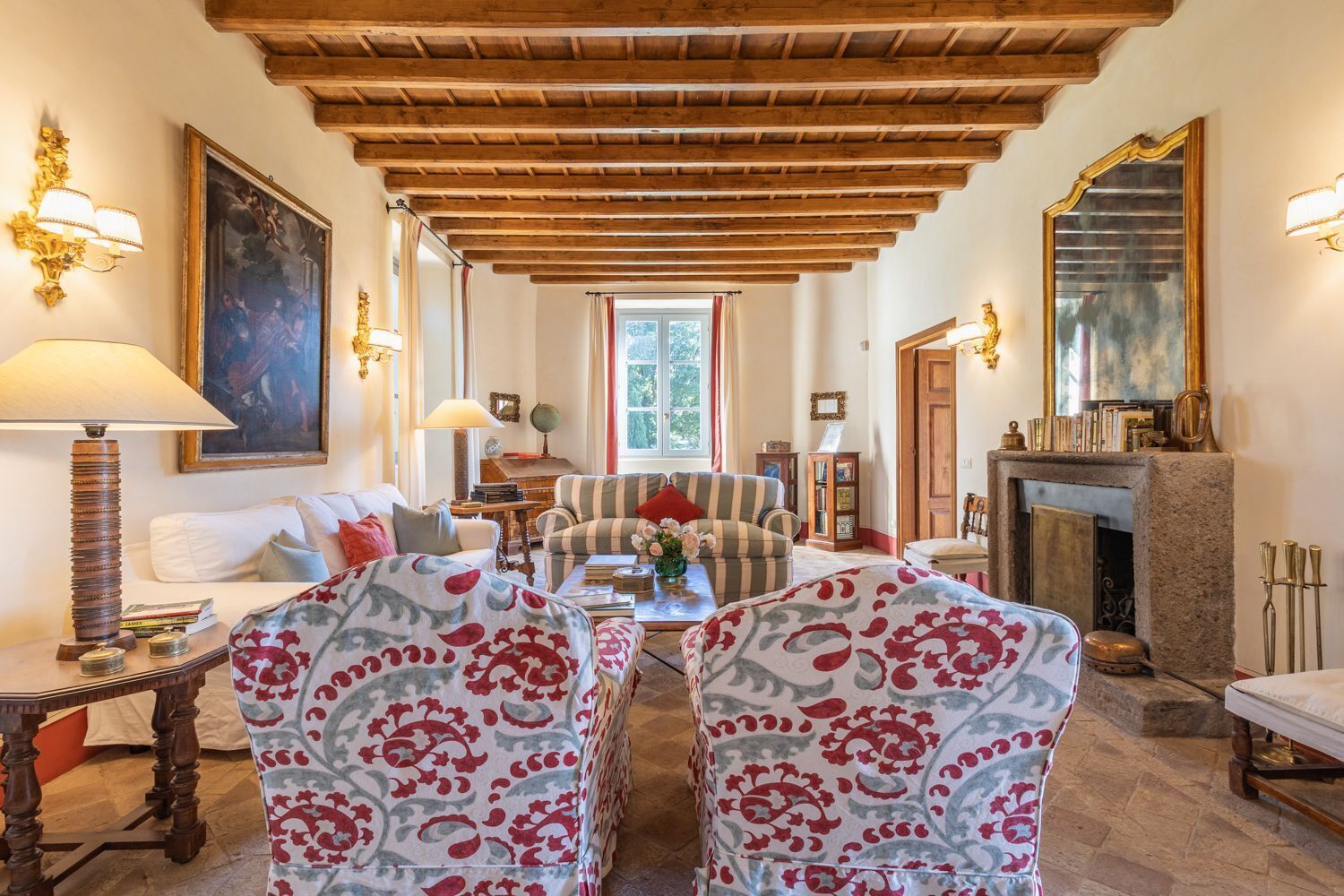 电视、壁炉、DVD 播放器、乒乓球