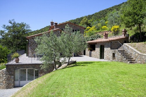 Olivetani - Six Bedroom Villa, Sleeps 11