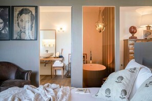 5 habitaciones, tabla de planchar con plancha, internet y ropa de cama 
