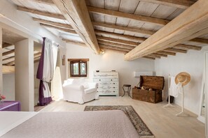 6 Schlafzimmer, Bügeleisen/Bügelbrett, Internetzugang, Bettwäsche