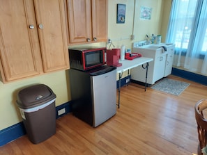 Fridge, microwave, stovetop, coffee/tea maker