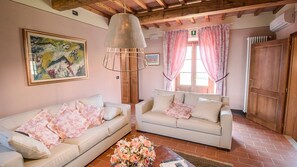 Caminetto, lettore DVD, tavolo da ping pong