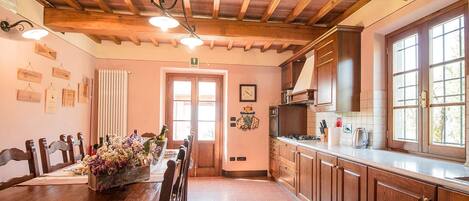 Lave-vaisselle, chaise haute