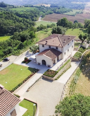 Exterior - I Tebaldi - Eight Bedroom Villa, Sleeps 18 (Reggello)