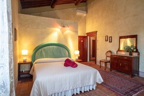 10 Schlafzimmer, Bügeleisen/Bügelbrett, Internetzugang, Bettwäsche