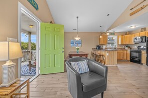 Smart TV, table tennis - Plan your OBX trip - prime Kill Devil Hills location! (Kill Devil Hills)
